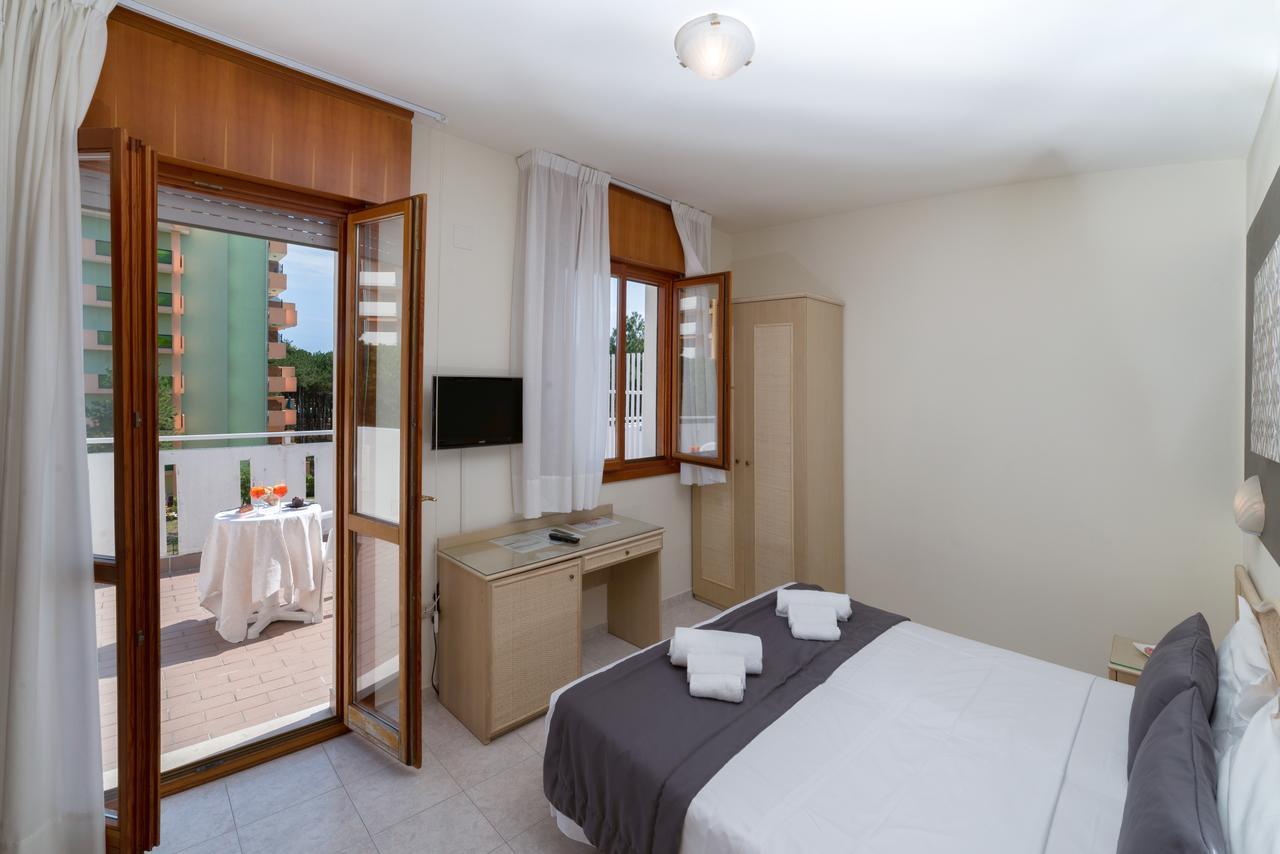 Hotel Airone Bibione Buitenkant foto