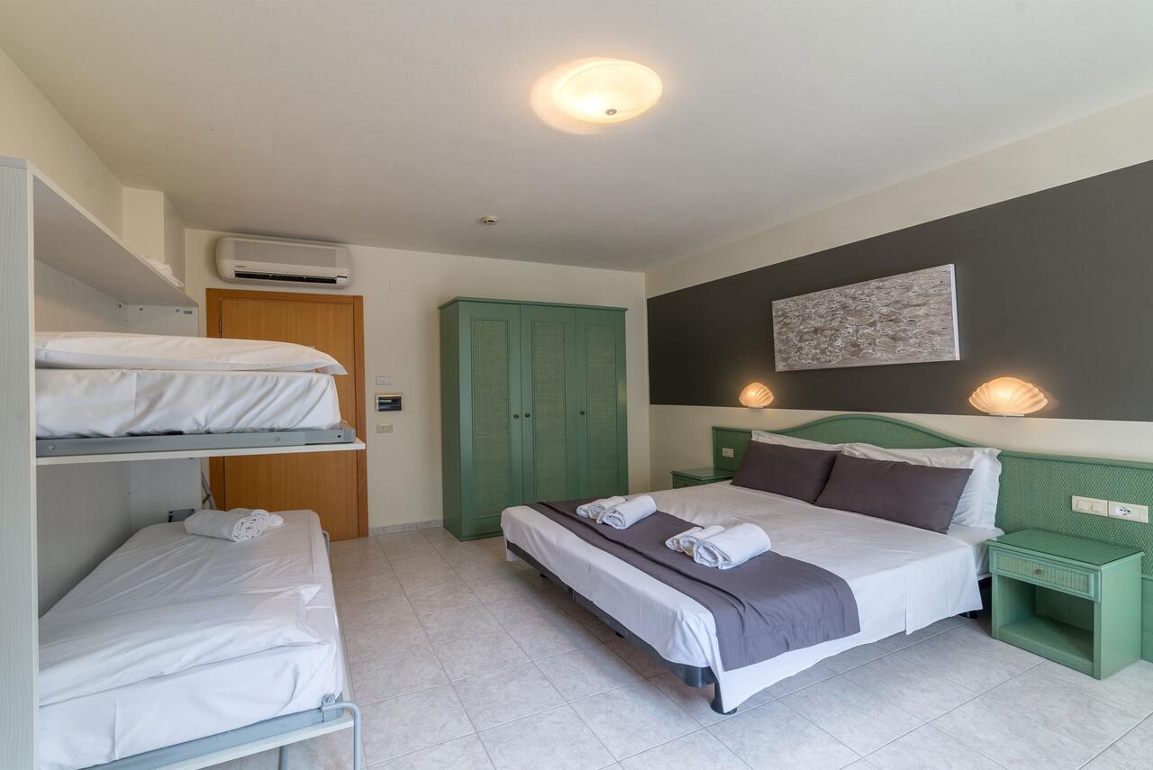Hotel Airone Bibione Buitenkant foto