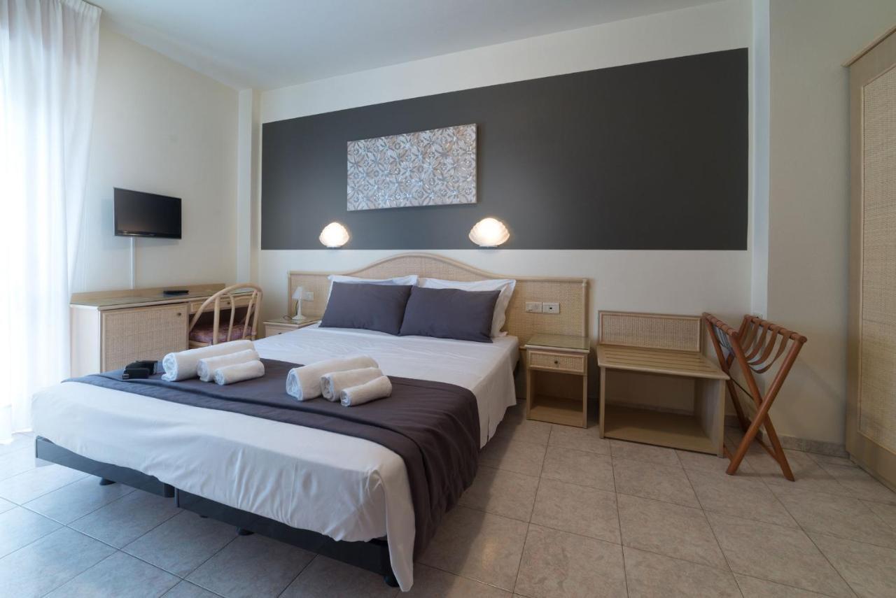 Hotel Airone Bibione Buitenkant foto