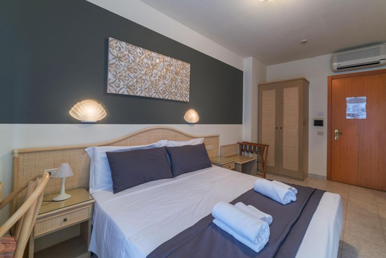 Hotel Airone Bibione Buitenkant foto