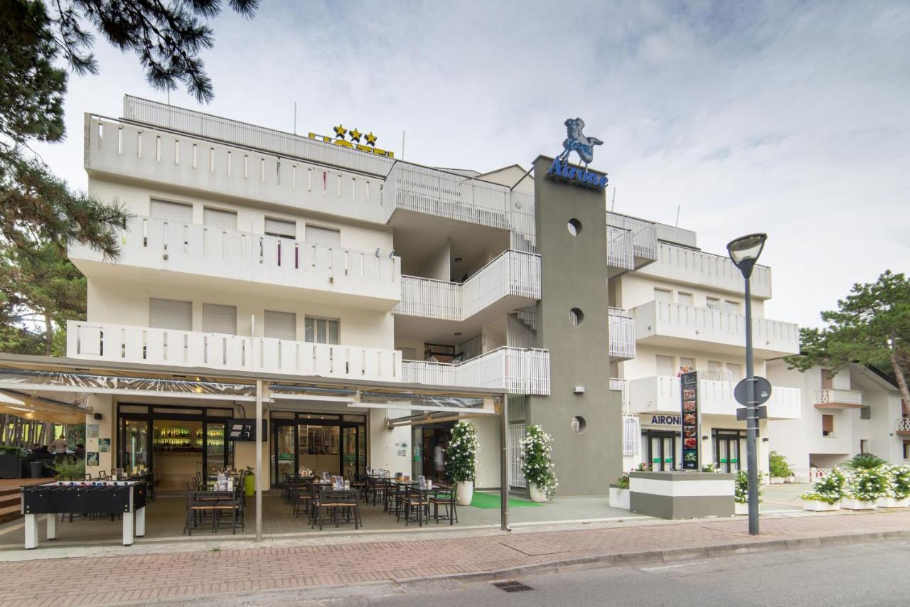 Hotel Airone Bibione Buitenkant foto