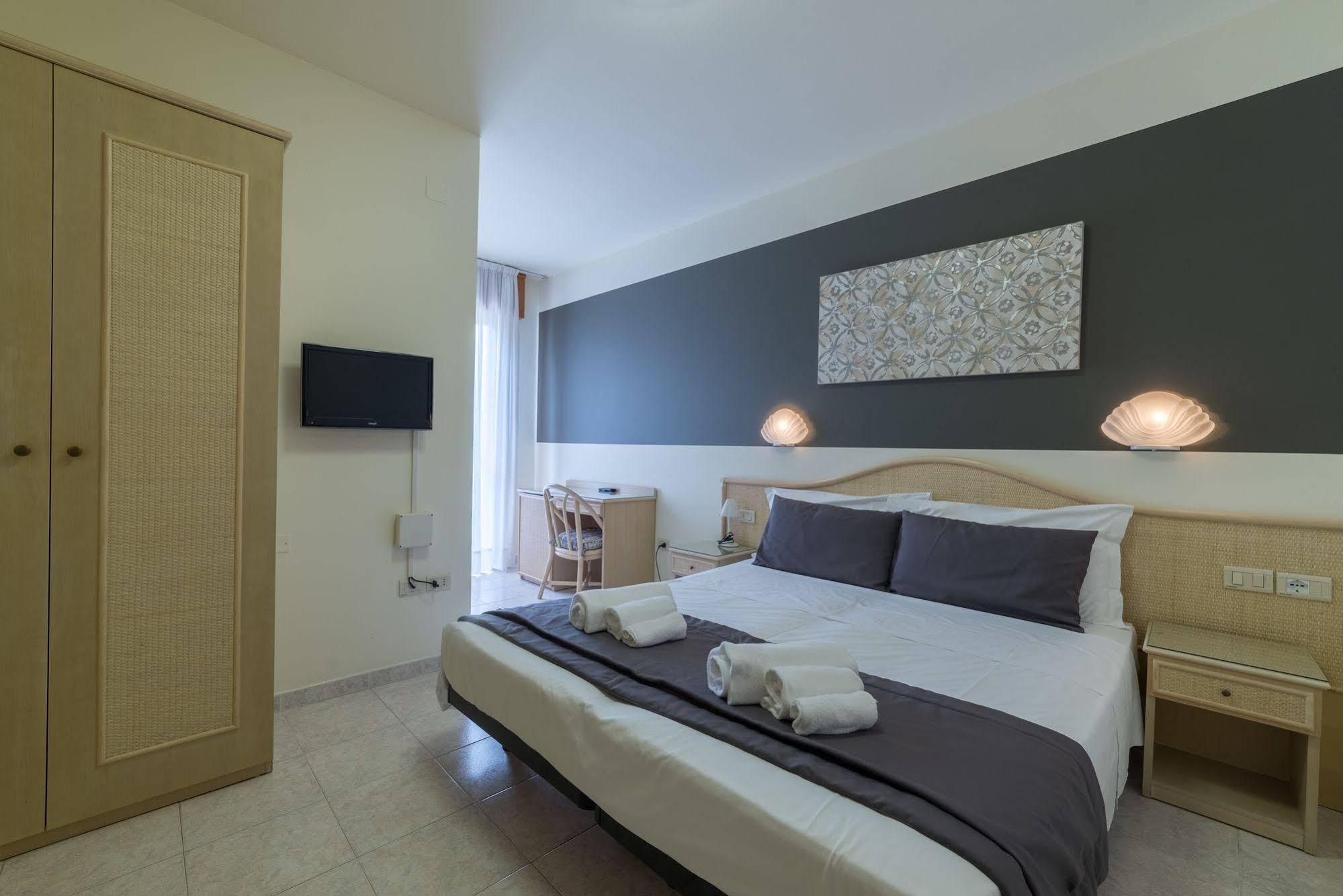 Hotel Airone Bibione Buitenkant foto