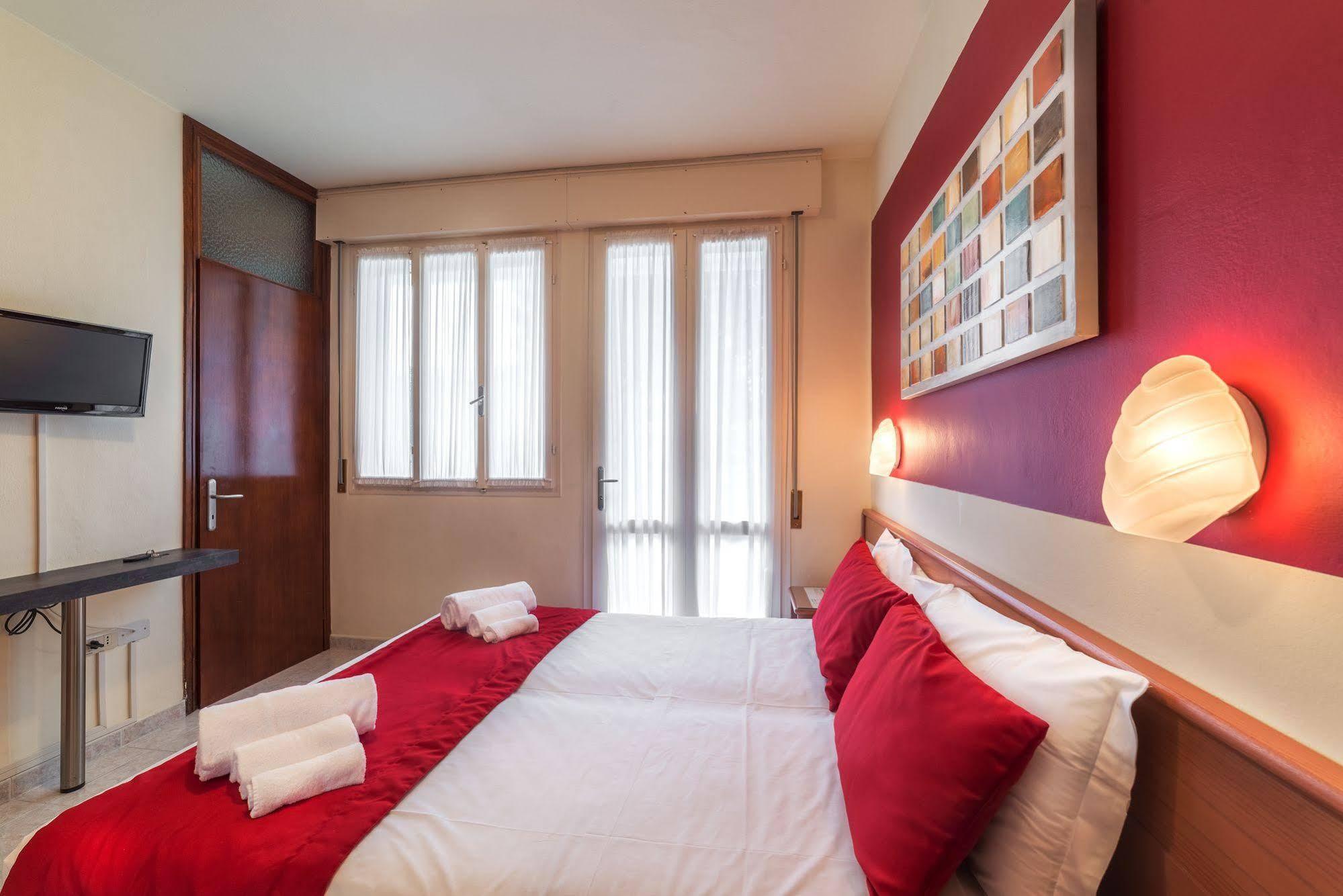 Hotel Airone Bibione Buitenkant foto