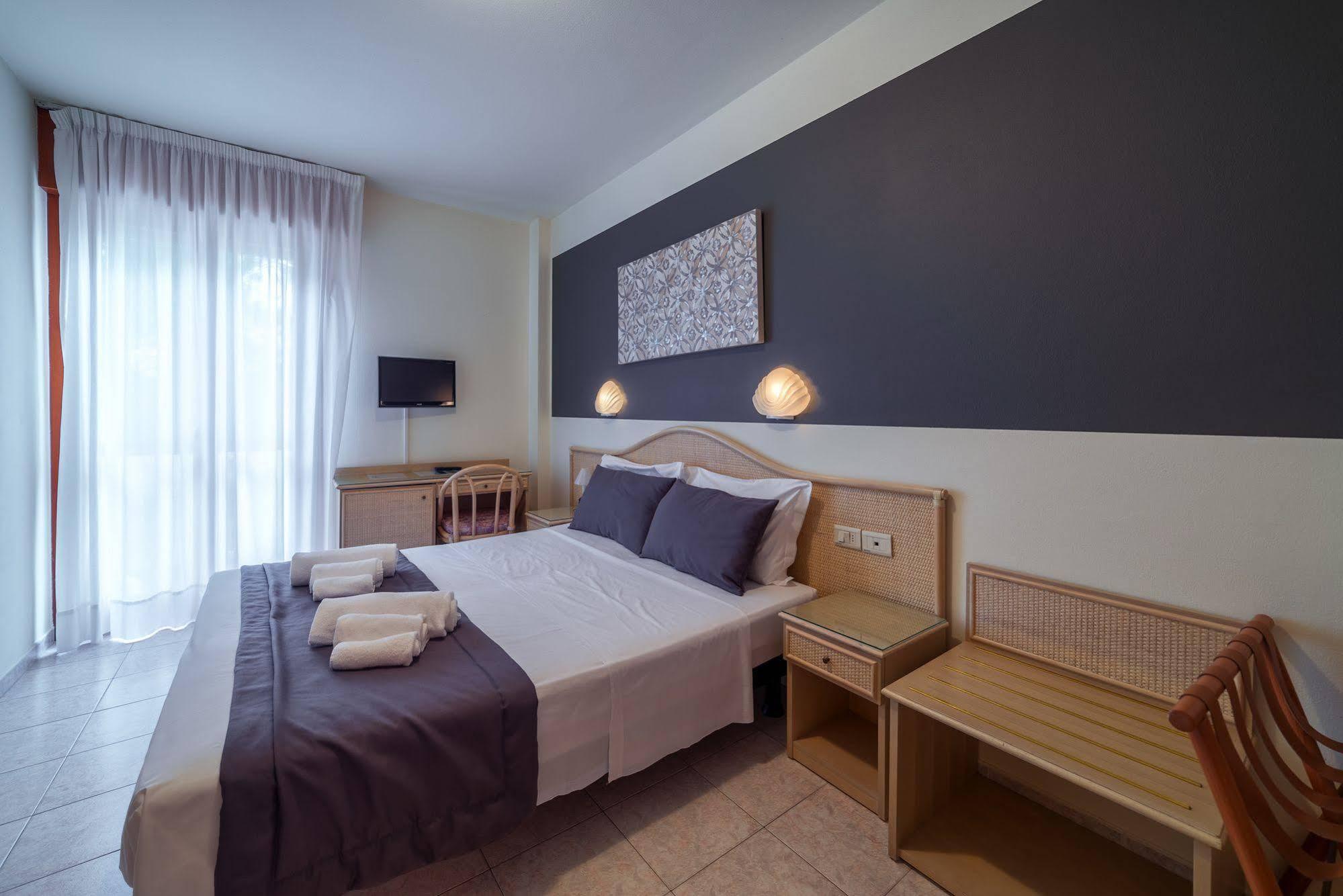 Hotel Airone Bibione Buitenkant foto