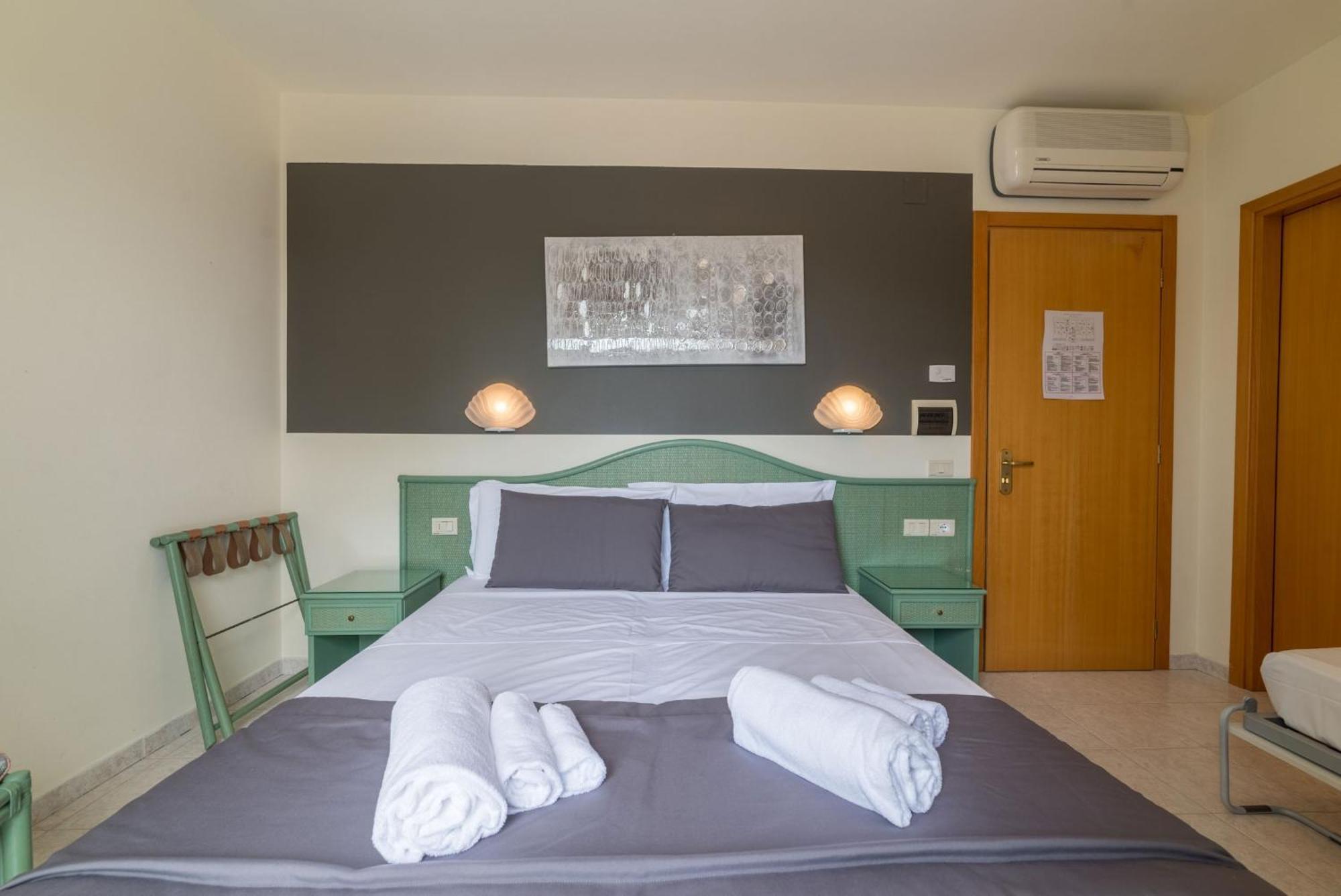 Hotel Airone Bibione Buitenkant foto