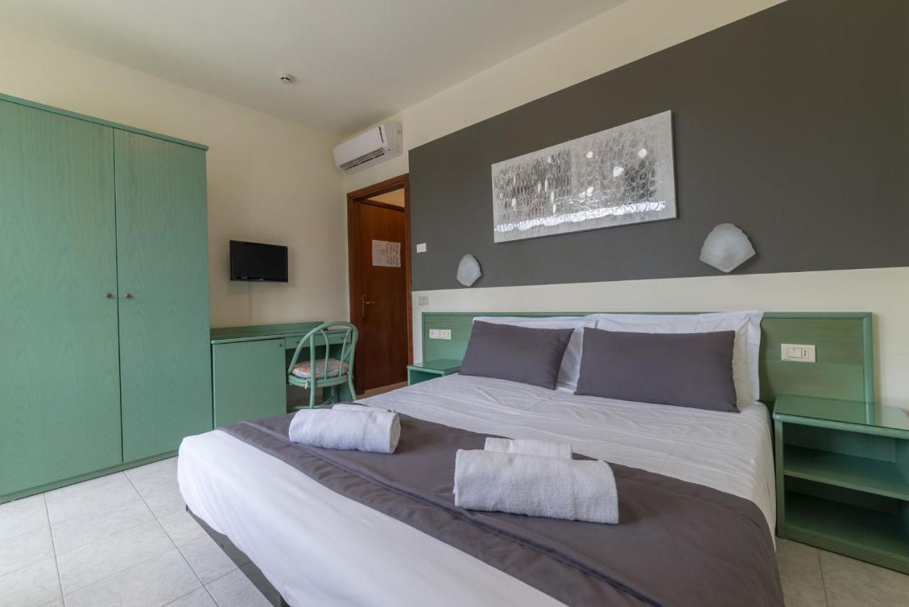 Hotel Airone Bibione Buitenkant foto