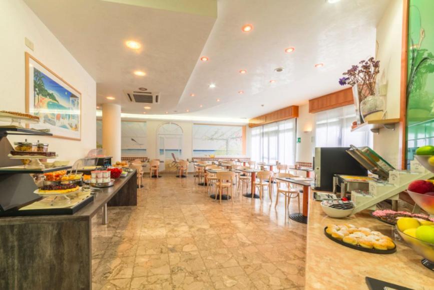 Hotel Airone Bibione Buitenkant foto
